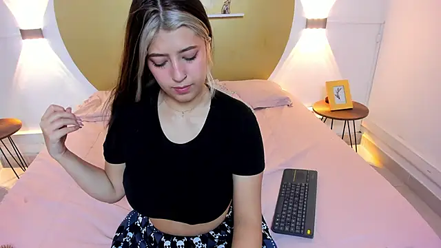 Bella  Lane online show from 12/16/25, 06:02