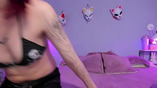 Snapshot of Zoe_Lynch_ chatting on 10/07/25, 11:51 Zoe Lynch online show from 10/07/25, 11:51