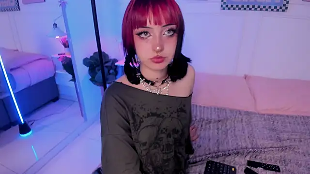 Zoe Lynch  online show from 02/24/26, 11:30