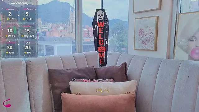 Zoey thompson online show from 10/29/25, 07:26