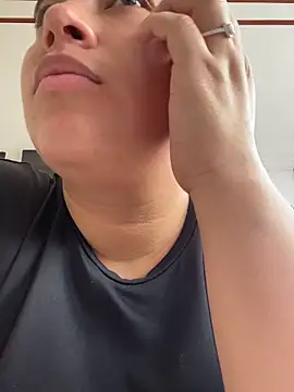 Zoey thompson online show from 04/11/26, 07:40