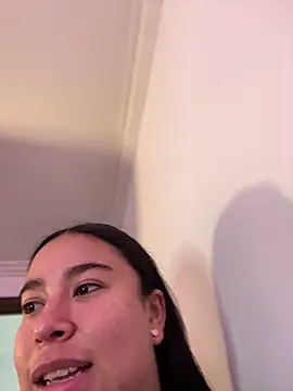 Zoey thompson online show from 04/16/26, 07:47