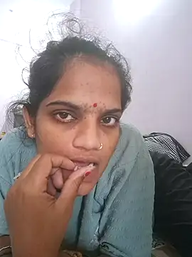 Sofia kuuu online show from 10/31/25, 08:04