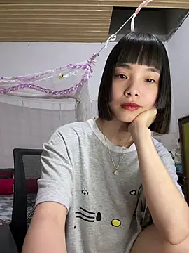 Snapshot of andymi1 chatting on 06/19/26, 01:54 andymi1 online show from 06/19/26, 01:54