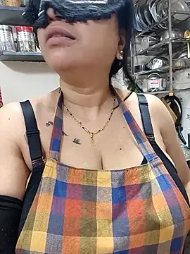 Snapshot of Queen_Nightt chatting on 03/01/26, 03:30 Queen Nightt online show from 03/01/26, 03:30