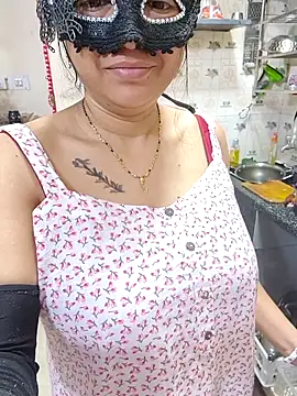 Snapshot of Queen_Nightt chatting on 03/07/26, 03:36 Queen Nightt online show from 03/07/26, 03:36