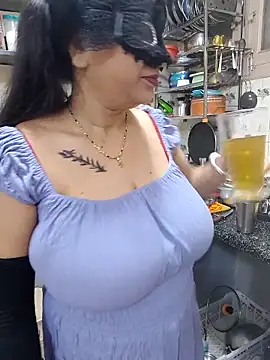 Snapshot of Queen_Nightt chatting on 04/03/26, 03:37 Queen Nightt online show from 04/03/26, 03:37