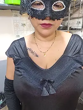 Snapshot of Queen_Nightt chatting on 04/06/26, 03:37 Queen Nightt online show from 04/06/26, 03:37