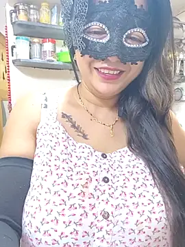 Snapshot of Queen_Nightt chatting on 06/10/26, 04:45 Queen Nightt online show from 06/10/26, 04:45