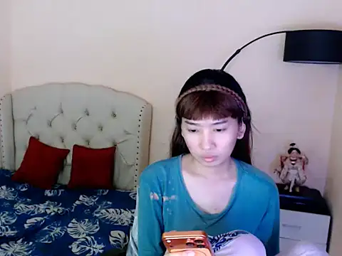 ShantalFoxxy  online show from 05/19/26, 01:56