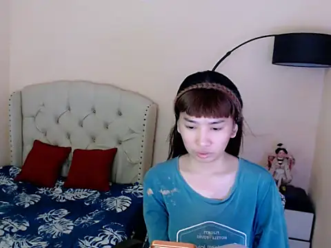 ShantalFoxxy  online show from 06/18/26, 12:22