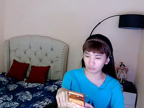 ShantalFoxxy  online show from 06/19/26, 12:37