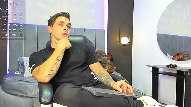 Snapshot of Liam_walk_ chatting on 09/08/25, 09:03 Liam walk online show from 09/08/25, 09:03