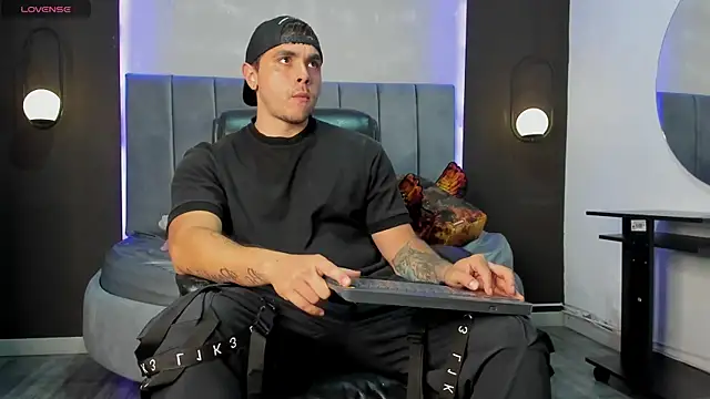 Snapshot of Liam_walk_ chatting on 09/12/25, 08:09 Liam walk online show from 09/12/25, 08:09