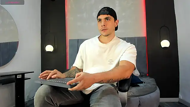 Snapshot of Liam_walk_ chatting on 09/23/25, 10:02 Liam walk online show from 09/23/25, 10:02