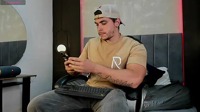 Snapshot of Liam_walk_ chatting on 10/02/25, 08:05 Liam walk online show from 10/02/25, 08:05