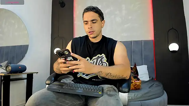 Snapshot of Liam_walk_ chatting on 10/07/25, 07:11 Liam walk online show from 10/07/25, 07:11