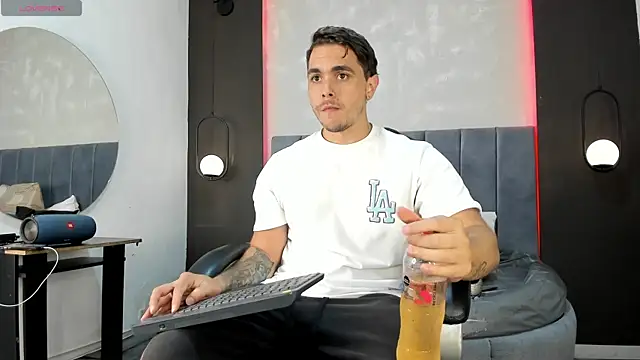 Snapshot of Liam_walk_ chatting on 10/10/25, 10:31 Liam walk online show from 10/10/25, 10:31