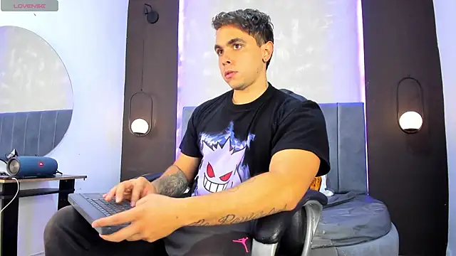 Snapshot of Liam_walk_ chatting on 10/14/25, 11:49 Liam walk online show from 10/14/25, 11:49