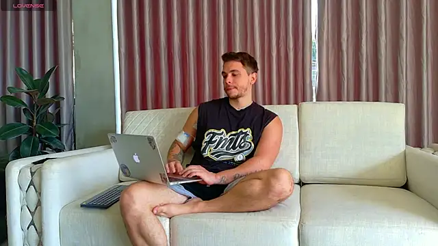 Snapshot of Liam_walk_ chatting on 07/30/26, 03:11 Liam walk online show from 07/30/26, 03:11