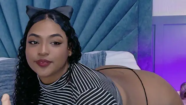 Cristal-Jonnes online show from 11/18/25, 01:00