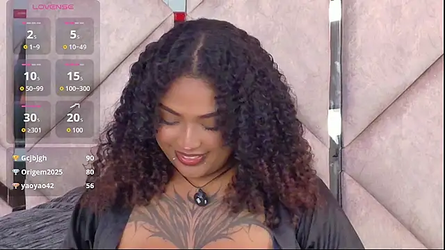 Cristal-Jonnes online show from 04/17/26, 04:04