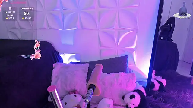 JuliethMoss online show from 10/25/25, 08:36