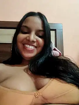 Snapshot of Maahhii_2 chatting on 07/18/26, 08:23 Maahhii 2 online show from 07/18/26, 08:23