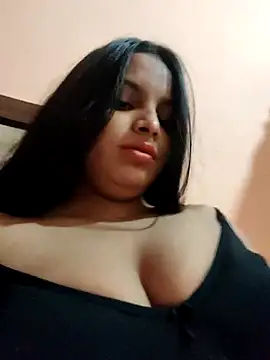 Snapshot of Maahhii_2 chatting on 07/19/26, 06:11 Maahhii 2 online show from 07/19/26, 06:11