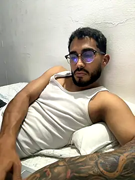 TU-MORENOO online show from 11/17/25, 06:08