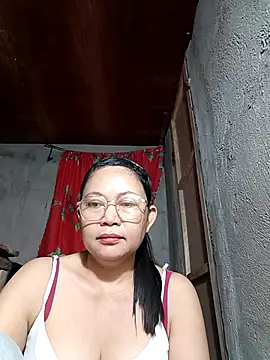 Everleigh mom online show from 10/28/25, 07:38