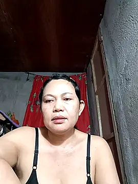 Everleigh mom online show from 10/31/25, 07:53