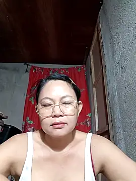 Everleigh mom online show from 11/18/25, 08:02