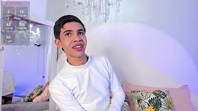 JoshuaSanzz online show from 11/01/25, 03:41