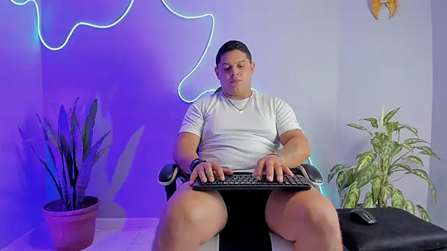 Snapshot of Maximus_Steel chatting on 10/03/25, 11:07 Maximus Steel online show from 10/03/25, 11:07