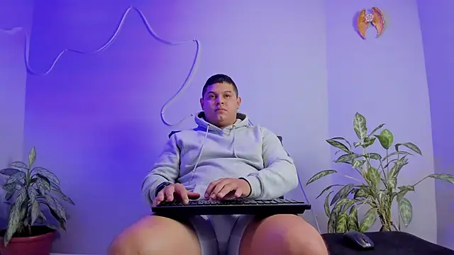 Snapshot of Maximus_Steel chatting on 10/19/25, 11:55 Maximus Steel online show from 10/19/25, 11:55