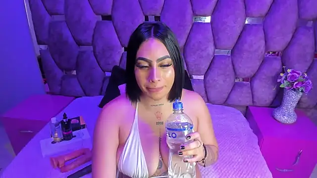 nikky latin online show from 09/25/25, 03:21