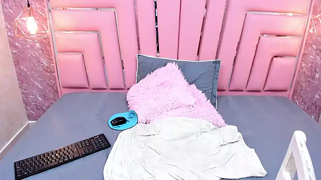 ALYANNA HOT  online show from 11/04/25, 12:15