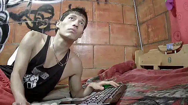 Snapshot of alexandercruz chatting on 07/04/26, 10:27 alexandercruz online show from 07/04/26, 10:27