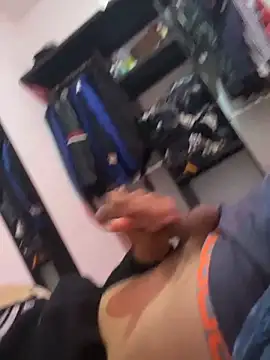 Snapshot of Barrx0018 chatting on 12/19/25, 04:36 Barrx0018 online show from 12/19/25, 04:36