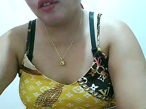 Snapshot of fresh_rosie chatting on 10/11/25, 08:18 fresh rosie online show from 10/11/25, 08:18