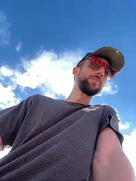 Snapshot of thejohnryancollection chatting on 10/22/25, 10:42 thejohnryancollection online show from 10/22/25, 10:42