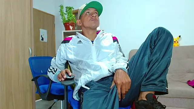 skinny23cm online show from 10/09/25, 12:47