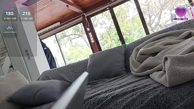 Snapshot of bellemasquer chatting on 09/17/25, 10:39 bellemasquer online show from 09/17/25, 10:39