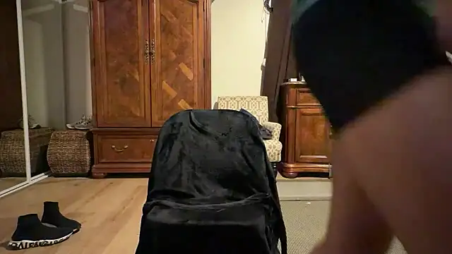 DERTYLAY online show from 04/20/26, 03:42