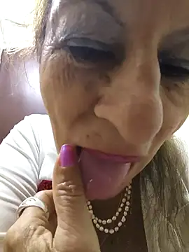 MaryeLunna online show from 10/28/25, 11:58