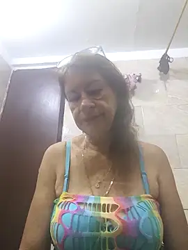 MaryeLunna online show from 12/17/25, 10:54