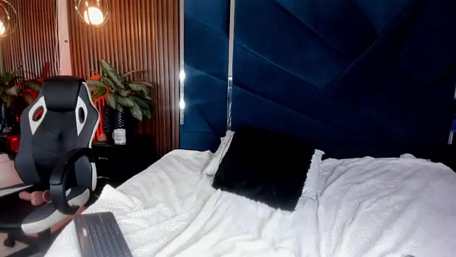 EmilyDuran  online show from 09/18/25, 02:35