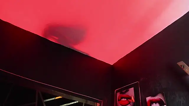 EmilyDuran  online show from 04/11/26, 07:45