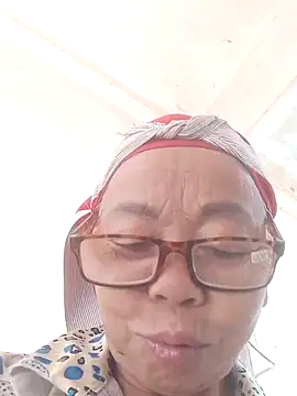 Snapshot of VangLe73 chatting on 09/20/25, 02:01 VangLe73 online show from 09/20/25, 02:01